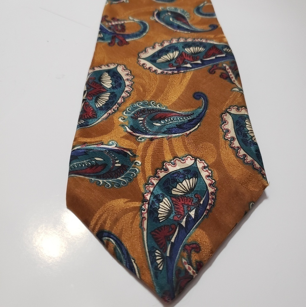 Oscar dela  Renta tie